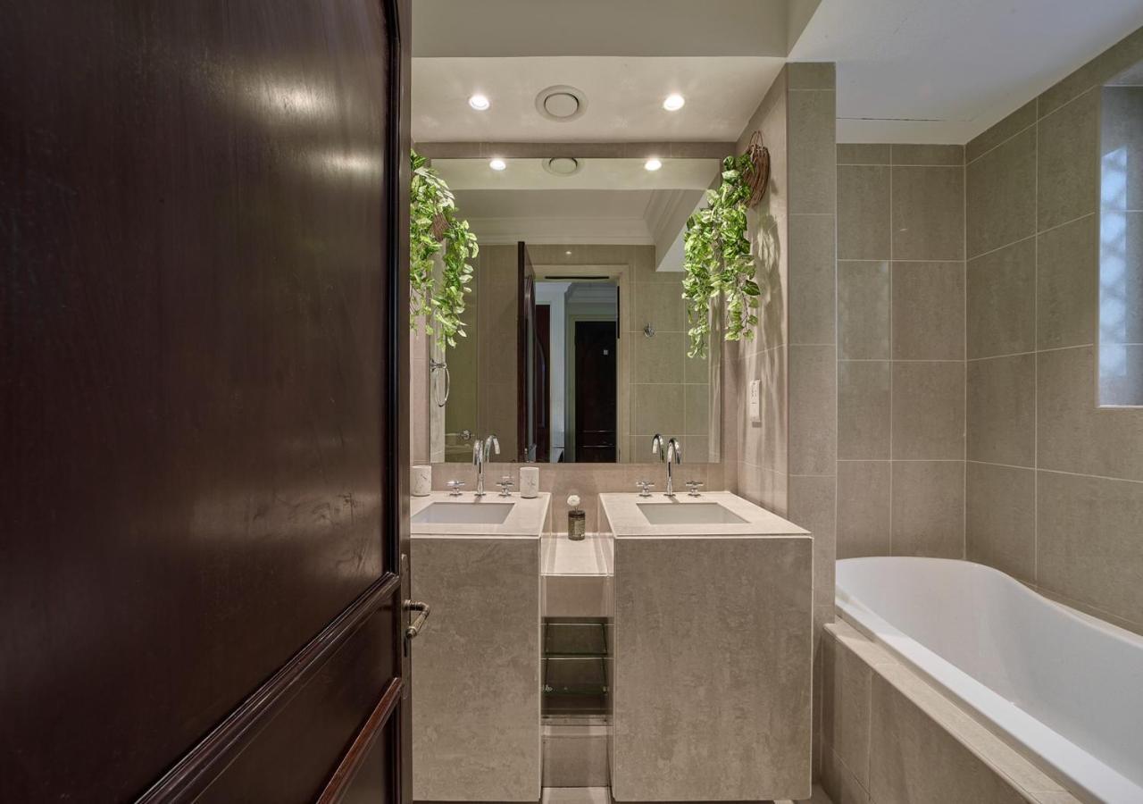 Burj Khalifa Partial View Peak Living Luxury 2Br Souk Al-Bahar Beside Dubai Mall-Golden Homes المظهر الخارجي الصورة